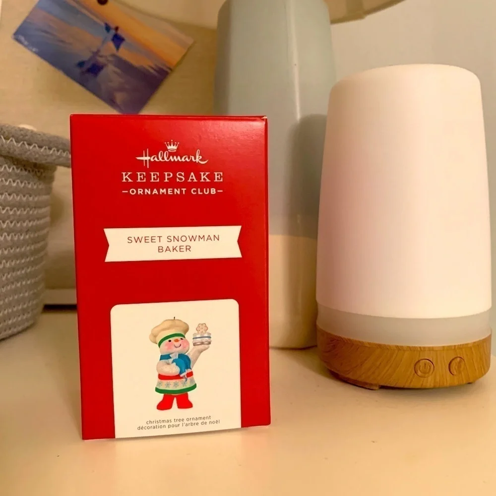 𝅺exclusive Hallmark Sweet Snowman Baker